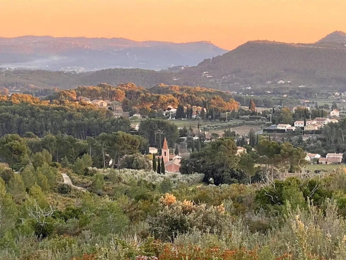 Gîte  Le Clos de la Pinède Le Castellet  Hébergement de vacances